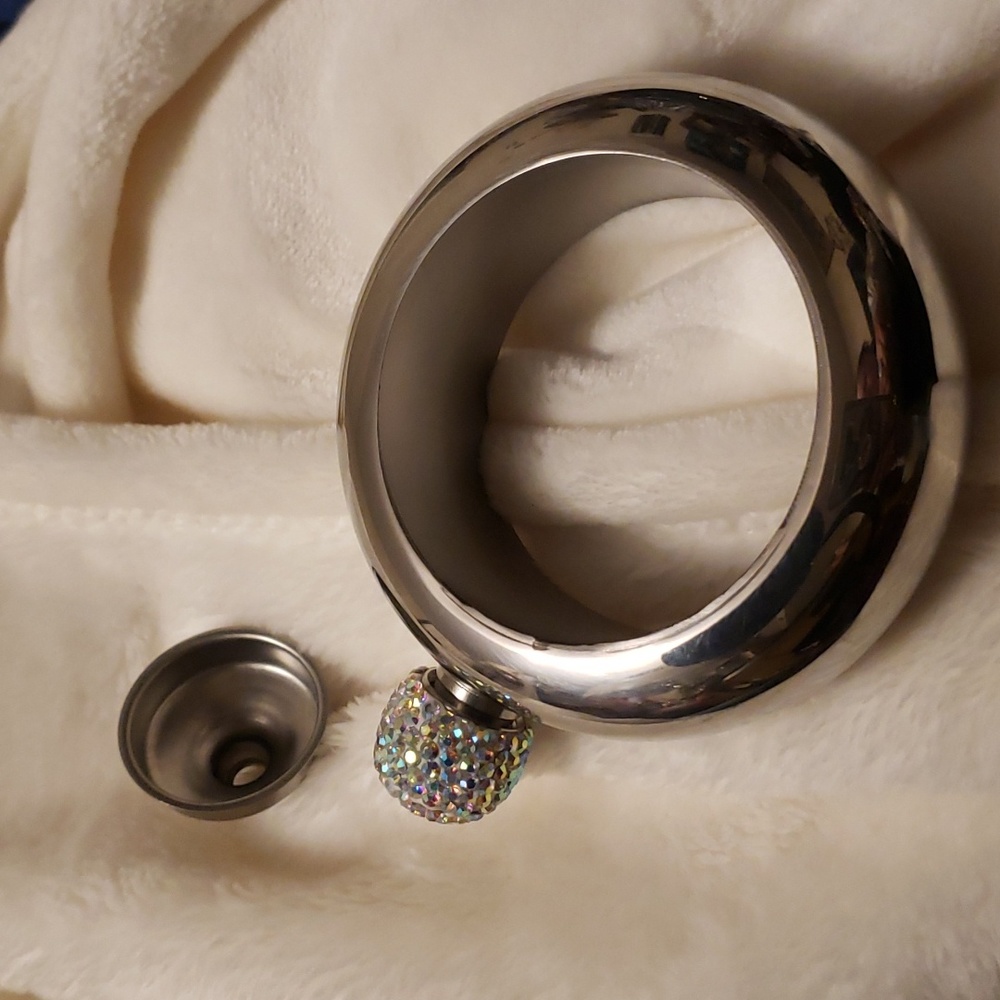 Hidden bracelet flask